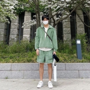 Outfit Hijau yang Segar dari RM BTS_banner