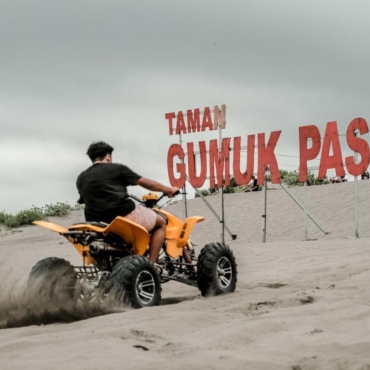 Tempat Wisata di Yogyakarta_Gumuk Pasir Parangkusumo(2)_banner