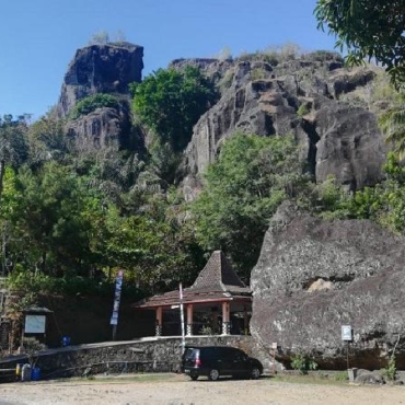 Tempat Wisata di Yogyakarta_Gunung Api Nglanggeran_banner